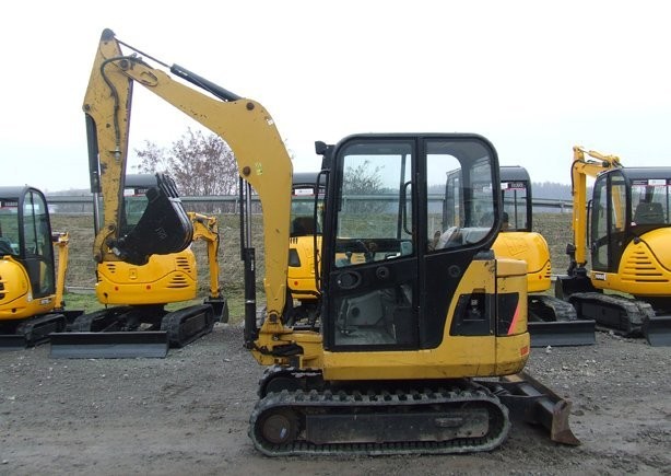 minikoparka CAT 302,5C - rok 2007. — zdjęcie 1