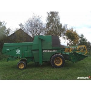Kombajn zbożowy Volvo 830