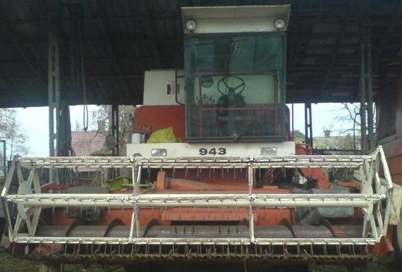 Kombajn INTERNATIONAL 943