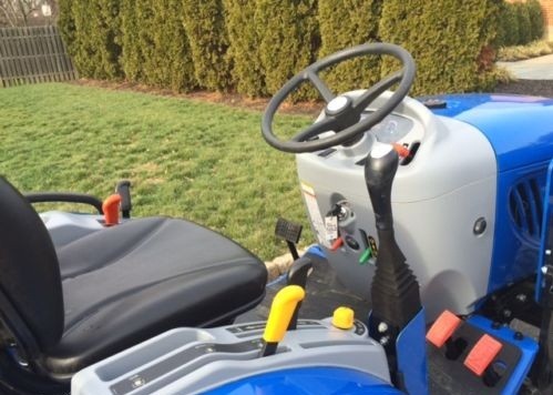 Ciągnik New Holland Boomer 24  — zdjęcie 2