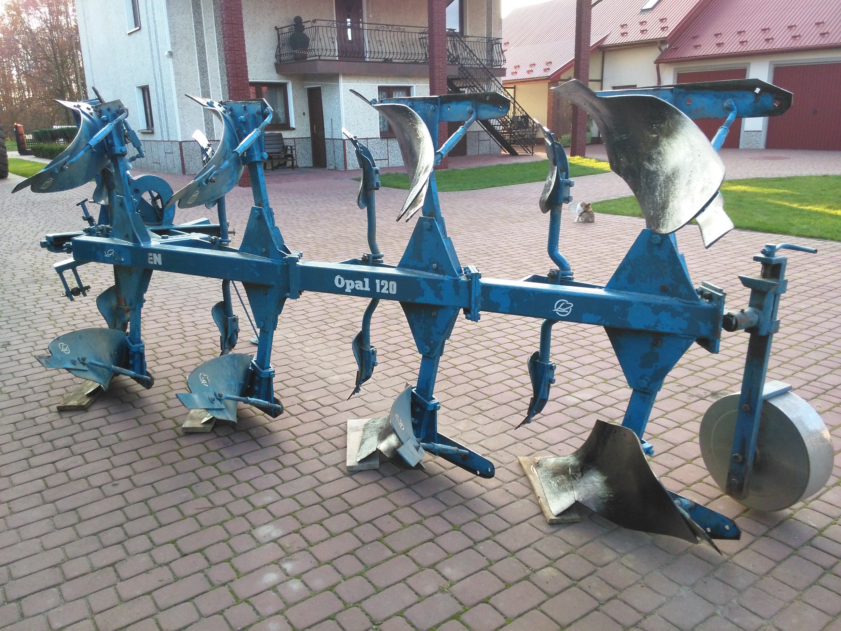 Pług LEMKEN OPAL 120 obrotowy 4 skibowy — zdjęcie 2