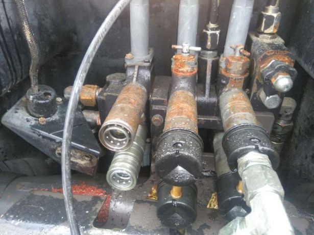 Rozdzielacz hydrauliczny Massey Ferguson 3650,3640,3670,3690,3630 — zdjęcie 1