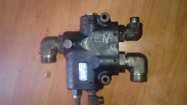 Zawór hydrauliki New Holland 8670,8770,8970 Ford seria g — zdjęcie 2