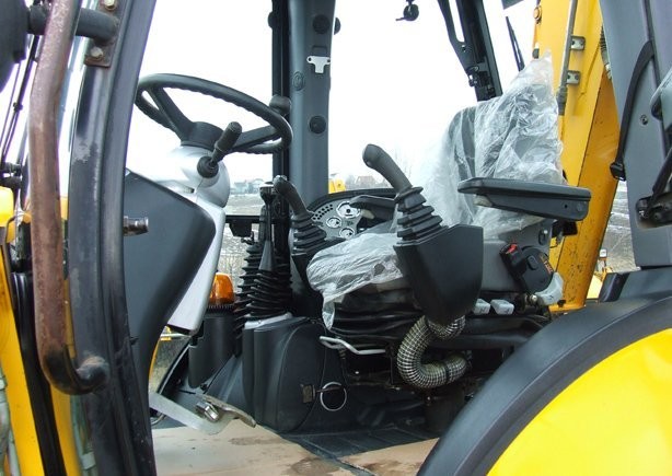 JCB 3CX Contractor EC z roku 2006. — zdjęcie 4