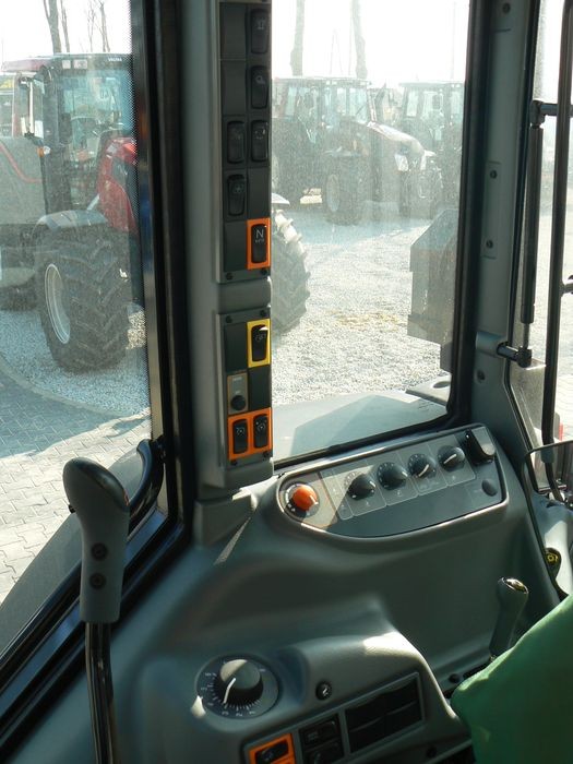 Nowy ciągnik rolniczy Valtra A83 + ładowacz Q36 — zdjęcie 6