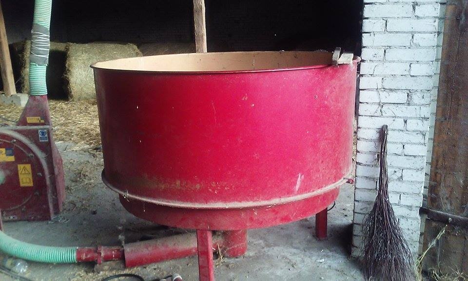 Mieszalnik Pasz ze śrutownikiem i koszem zasypowym ZUBTOR!!! — zdjęcie 1