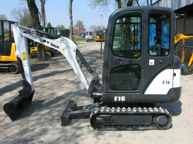 Koparka Bobcat E16 2013 - jak nowa, 3 łyżki — zdjęcie 1