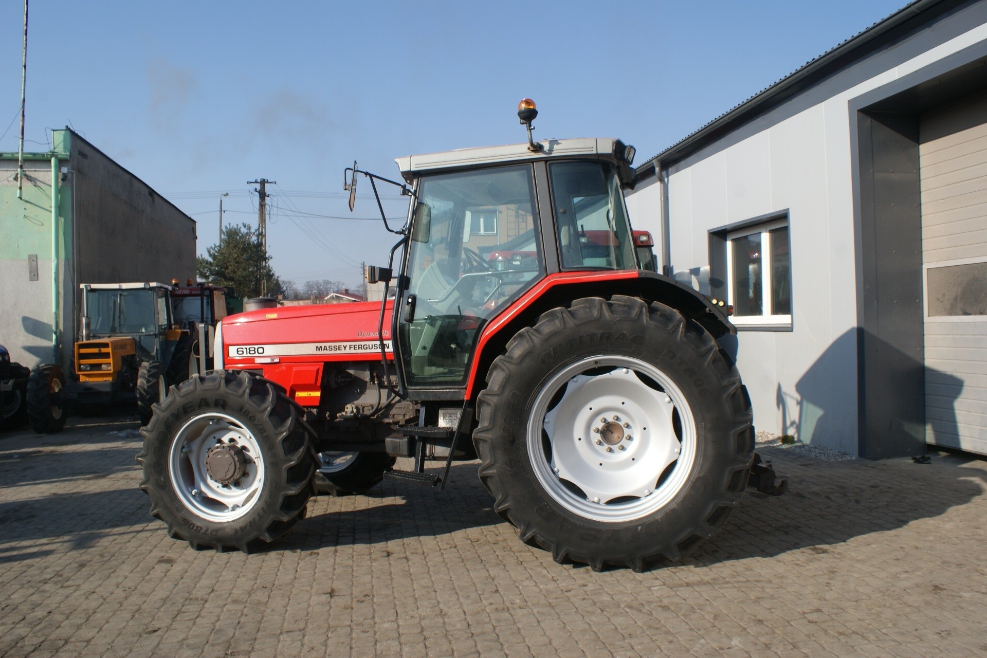 Ciągniki rolnicze, Massey Ferguson 6180 Renault Case Valtra John Deere — zdjęcie 6