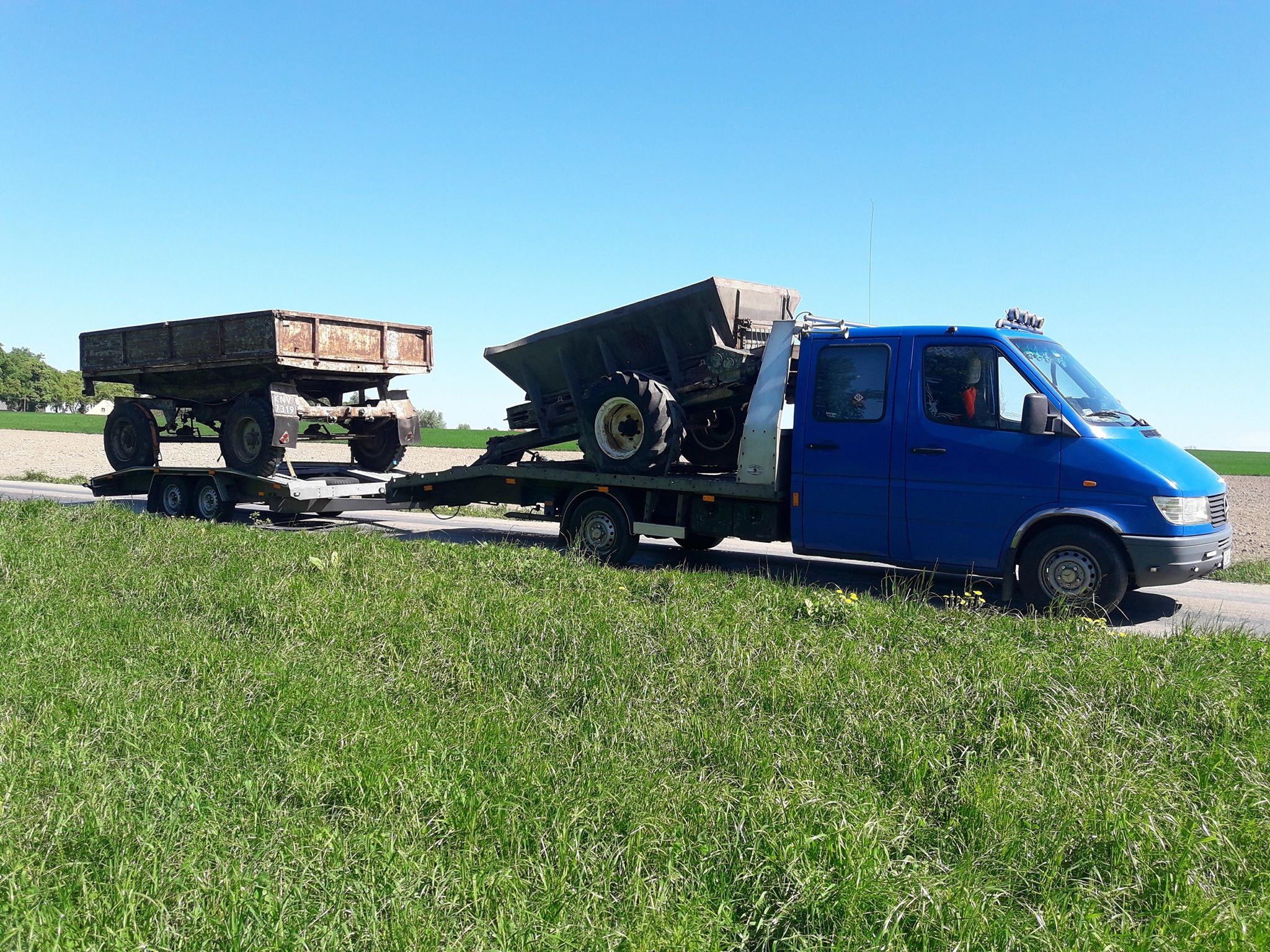 Ciągnik ursus c360 . Transport maszyn rolniczych każdy stan . Autohol — zdjęcie 2