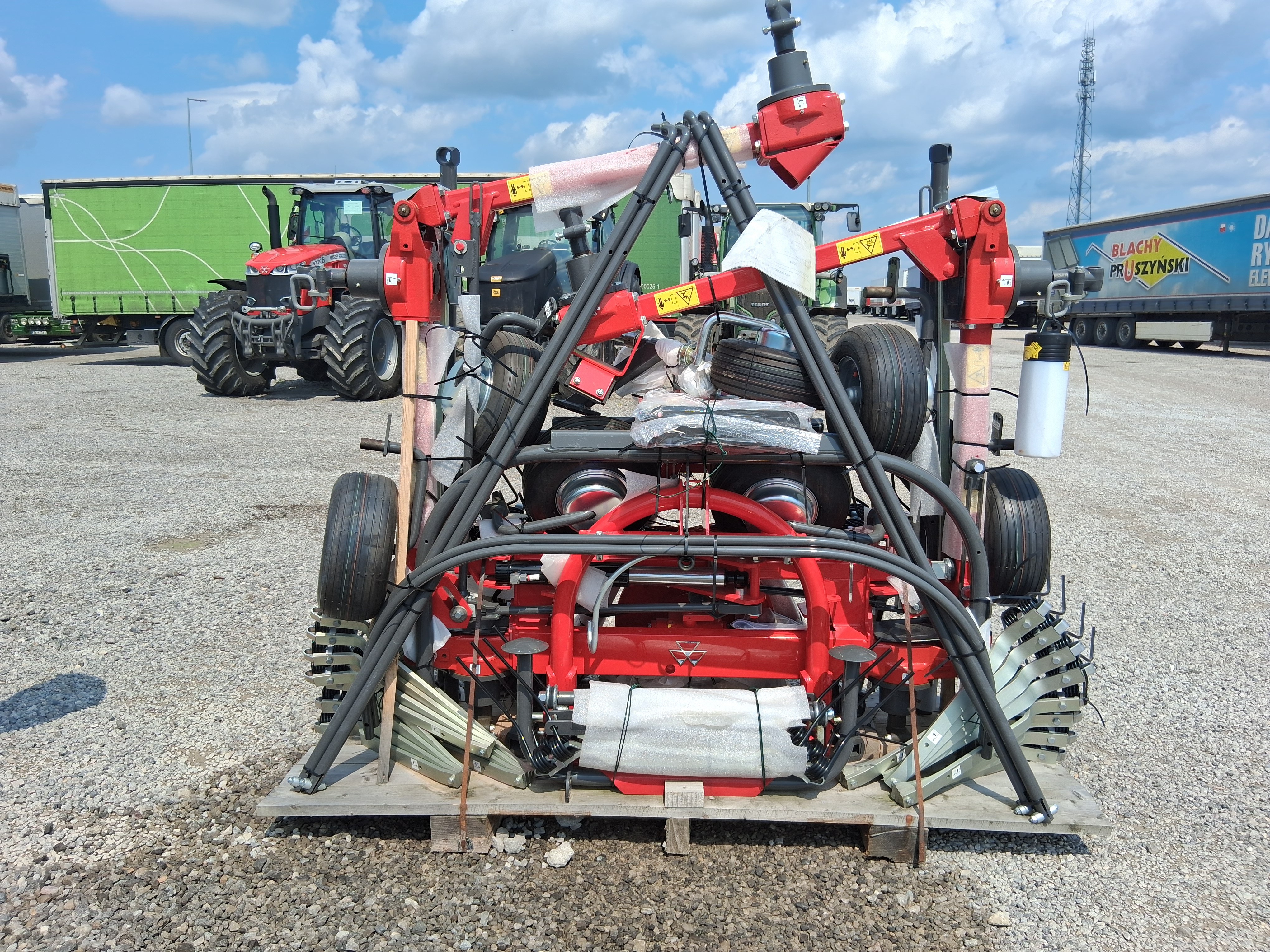 Przetrząsacz zawieszany Massey Ferguson TD 776 DN — zdjęcie 1