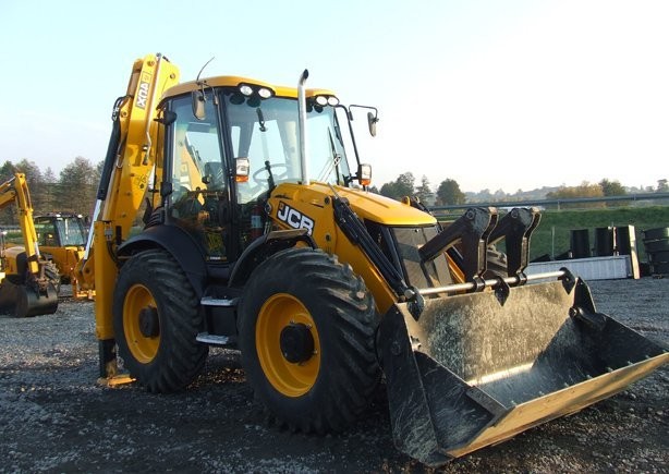 JCB 4CX Sitemaster ECO z roku 2011...