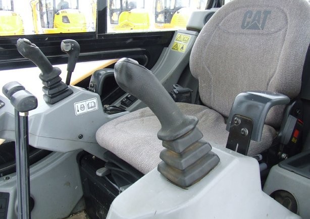 Caterpillar 302.5C - 2008 r. — zdjęcie 5