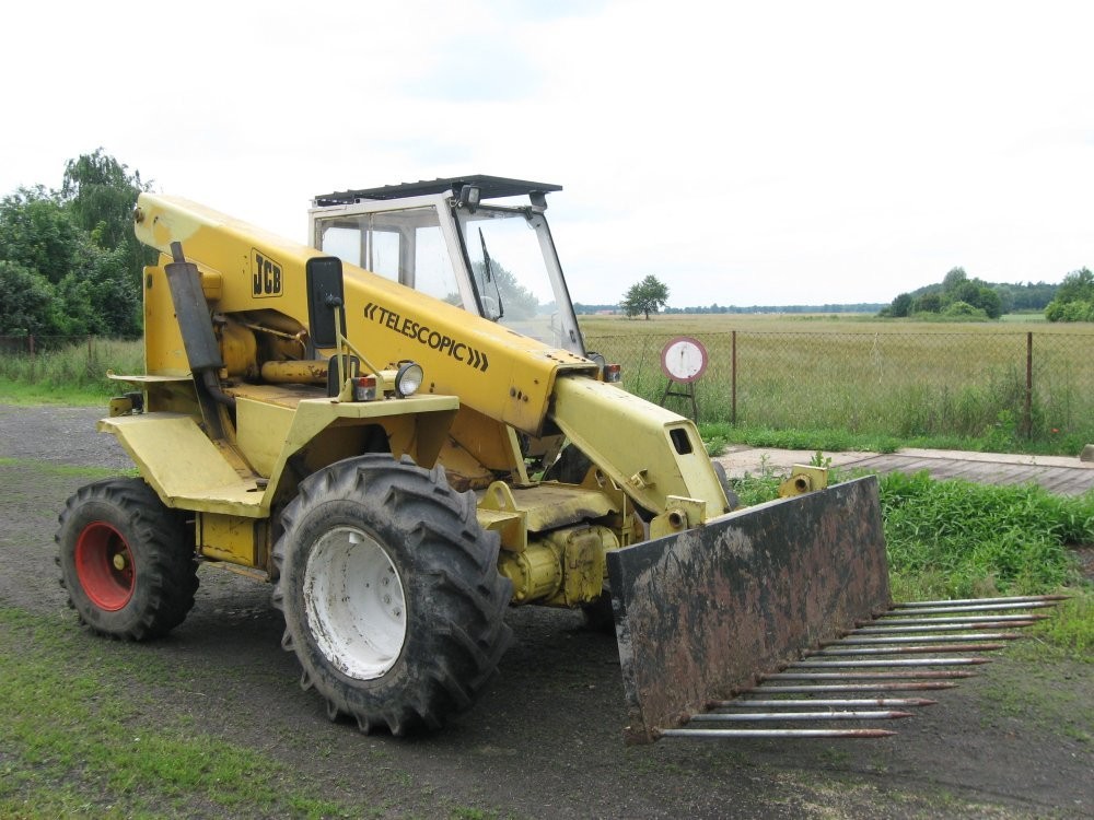 Sprzedam ładowarkę JCB 520-2/5