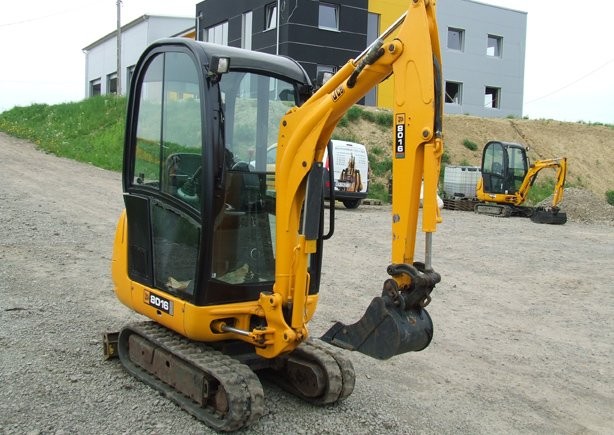 Minikoparka gąsienicowa JCB 8016 z roku 2007 — zdjęcie 1