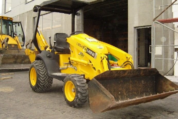 OKAZJA- JCB MINI CX rok 2005. 312 motogodzin — zdjęcie 2
