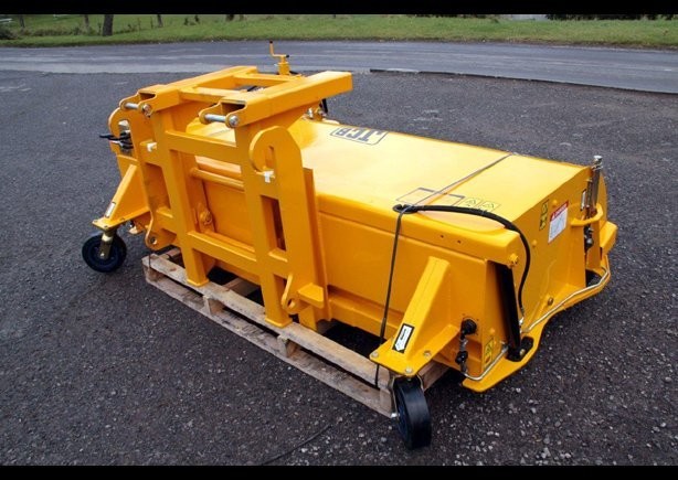 Zamiatarka JCB 240 SC — zdjęcie 2