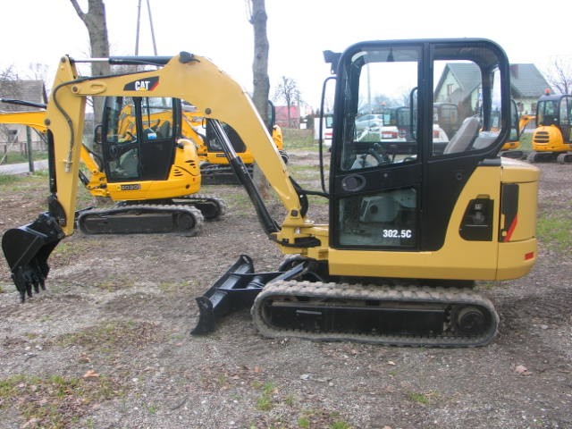 koparkikrakow.pl - CAT 3025C z 2006 roku — zdjęcie 1