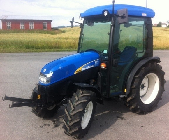 New Holland T 3030 w dobrym stanie — zdjęcie 2