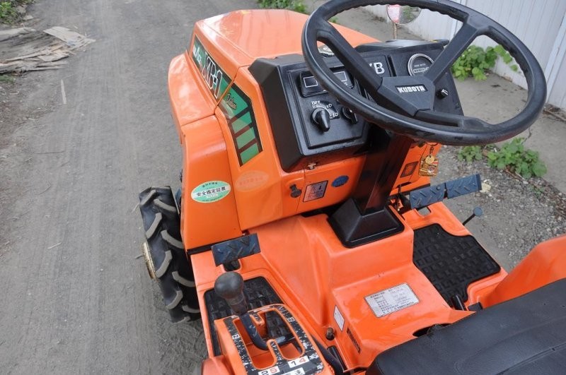 Traktorek Kubota XB1 4x4 12KM — zdjęcie 4