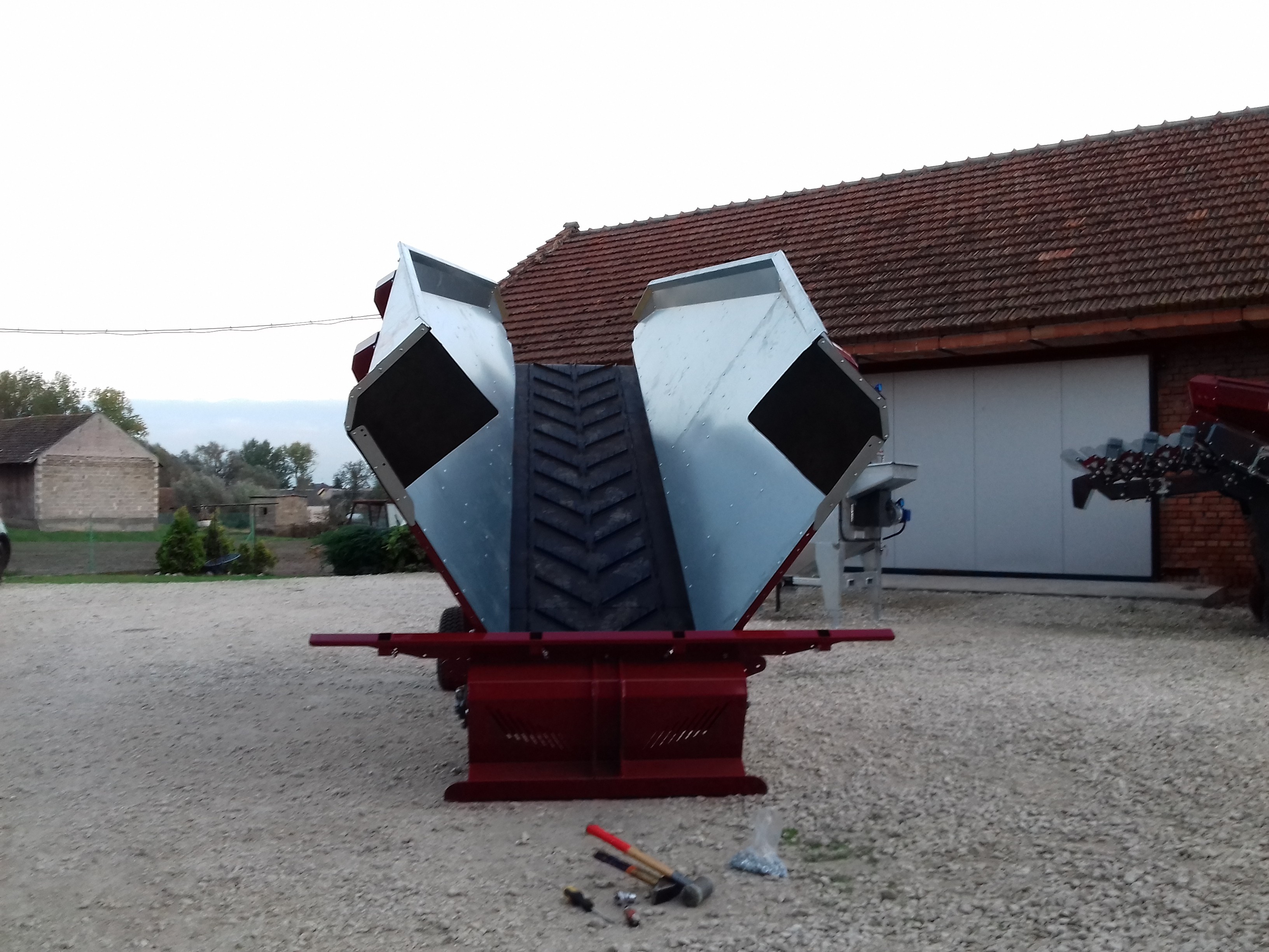 Kosz przyjęciowy T800 N7N receiving hopper bunkier rolki spiralne  — zdjęcie 8