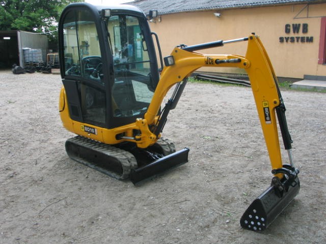 Sprzedam minikoparkę JCB 8016 z 2007 i 2008 roku — zdjęcie 6