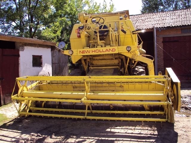 Kombajn zbożowy New Holland 1540 — zdjęcie 6