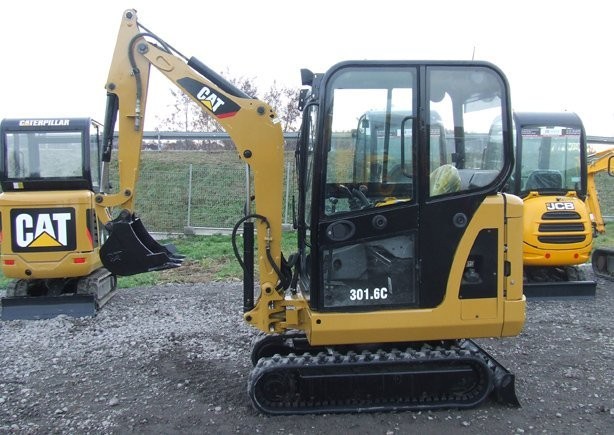 Minikoparka gąsienicowa CAT 301.6 C z roku 2007 — zdjęcie 3