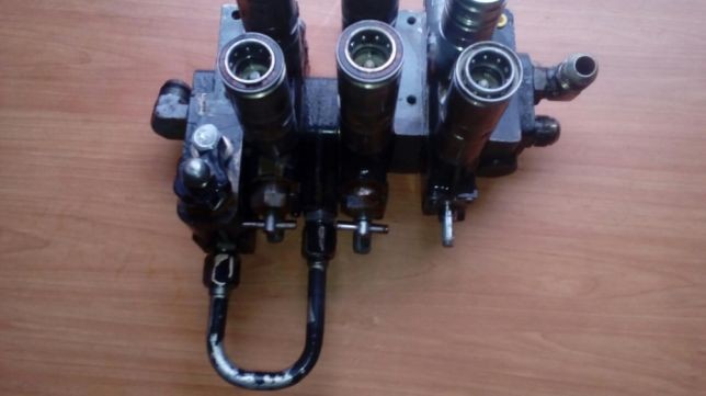 Rozdzielacz hydrauliczny Massey Ferguson 6120,6130,6140,6150,6160,6170 — zdjęcie 1