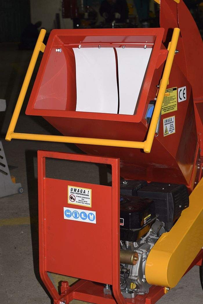 Rębak - rozdrabniacz do gałęzi z wyrzutnikiem i workownicą. 15 HP — zdjęcie 7