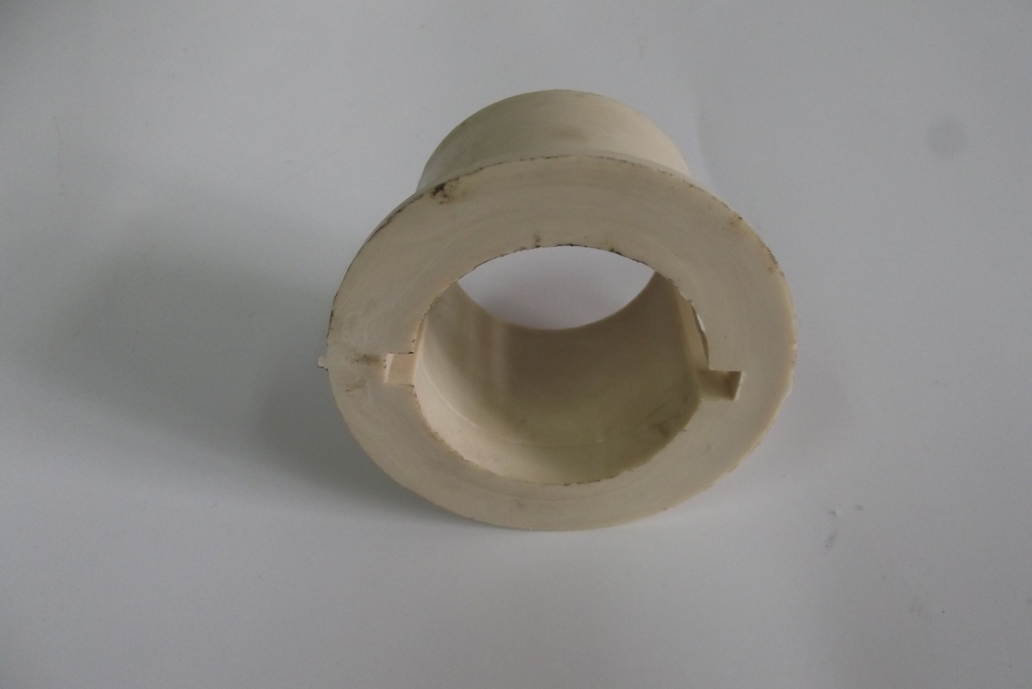 Tulejka czopa plastikowa duża MTZ — zdjęcie 2