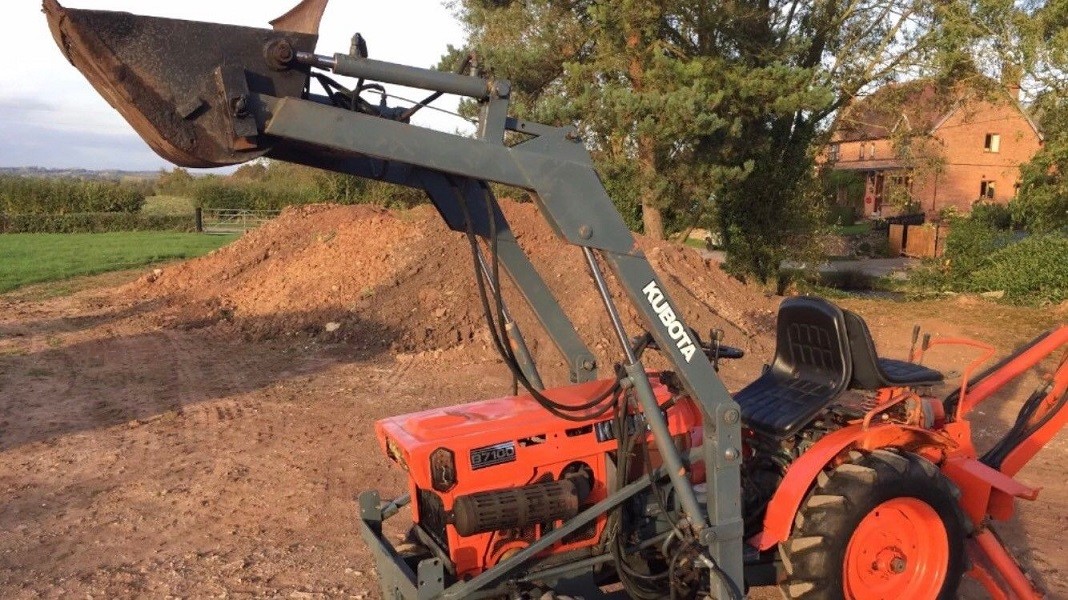 Ciągnik Kubota B1007 - stan idealny  — zdjęcie 2