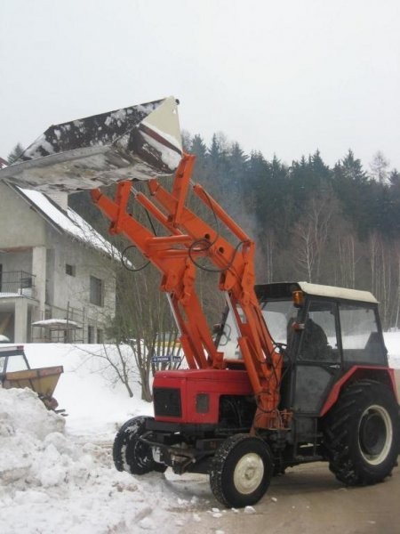 ZETOR 7211 z ładowaczem — zdjęcie 1