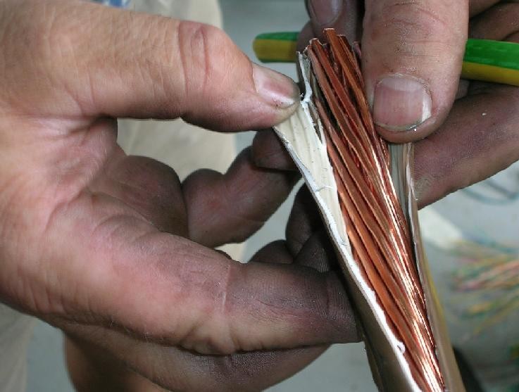 Maszyna do recyklingu i odizolowywania kabli  — zdjęcie 3