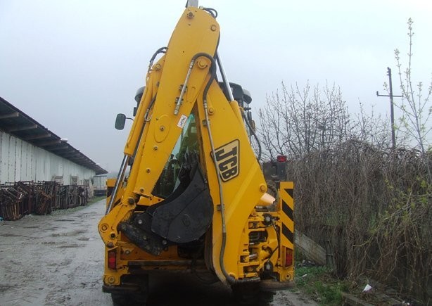 Koparko ładowarka JCB 3CX Contractor z roku 2004. — zdjęcie 3