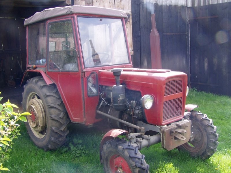 ciągnik kołowy C 330 — zdjęcie 1