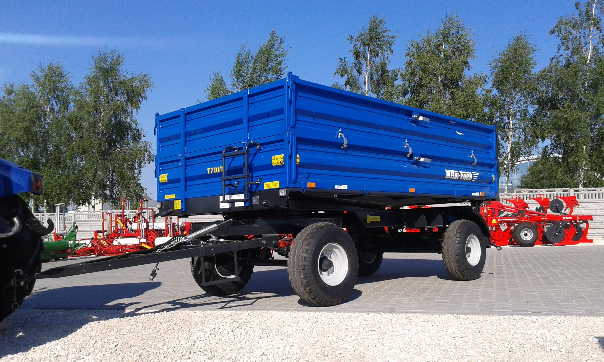 Przyczepa dwuosiowa T710/1 o ładowności 6T Metal-Fach — zdjęcie 1