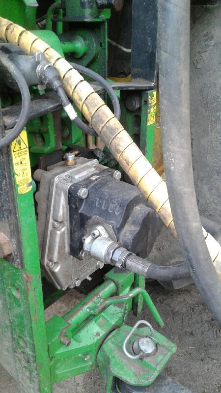 Ciągnik John Deere 5075E +wózek UNIFORST WORKER  — zdjęcie 7