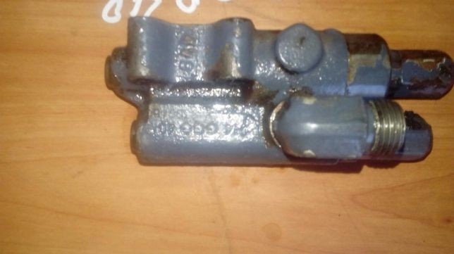 Zawor sterujacy pompy New w 8670,8770,8970 Ford g 170 g 190 g 240 — zdjęcie 1
