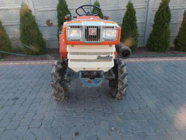 Kubota B1702 17KM 4x4 mini traktor super stan Iseki Yanmar Hinomoto — zdjęcie 4