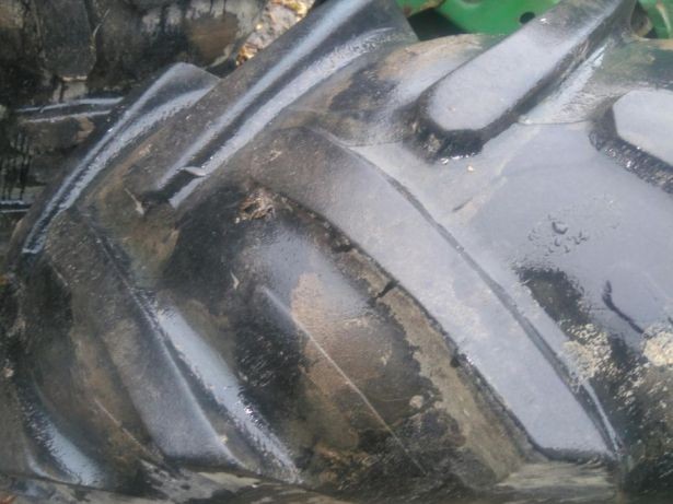 Opony,kompletne koła 16,9 r28 części Massey Ferguson, Renault, New Hol — zdjęcie 1