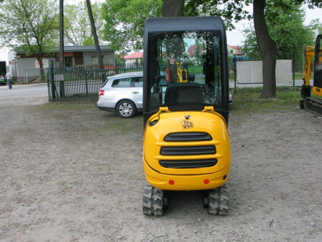 Sprzedam minikoparkę JCB 8016 z 2007 i 2008 roku — zdjęcie 3