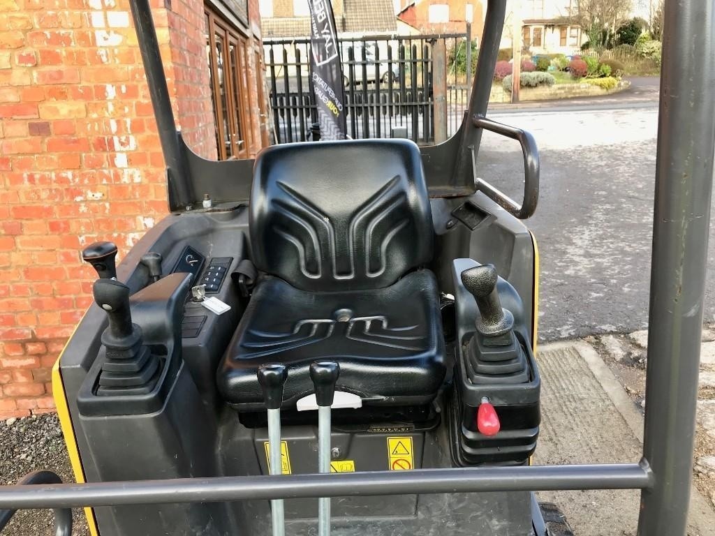 Minikoparką Volvo EC-I8CD + 3Łyżki  — zdjęcie 4
