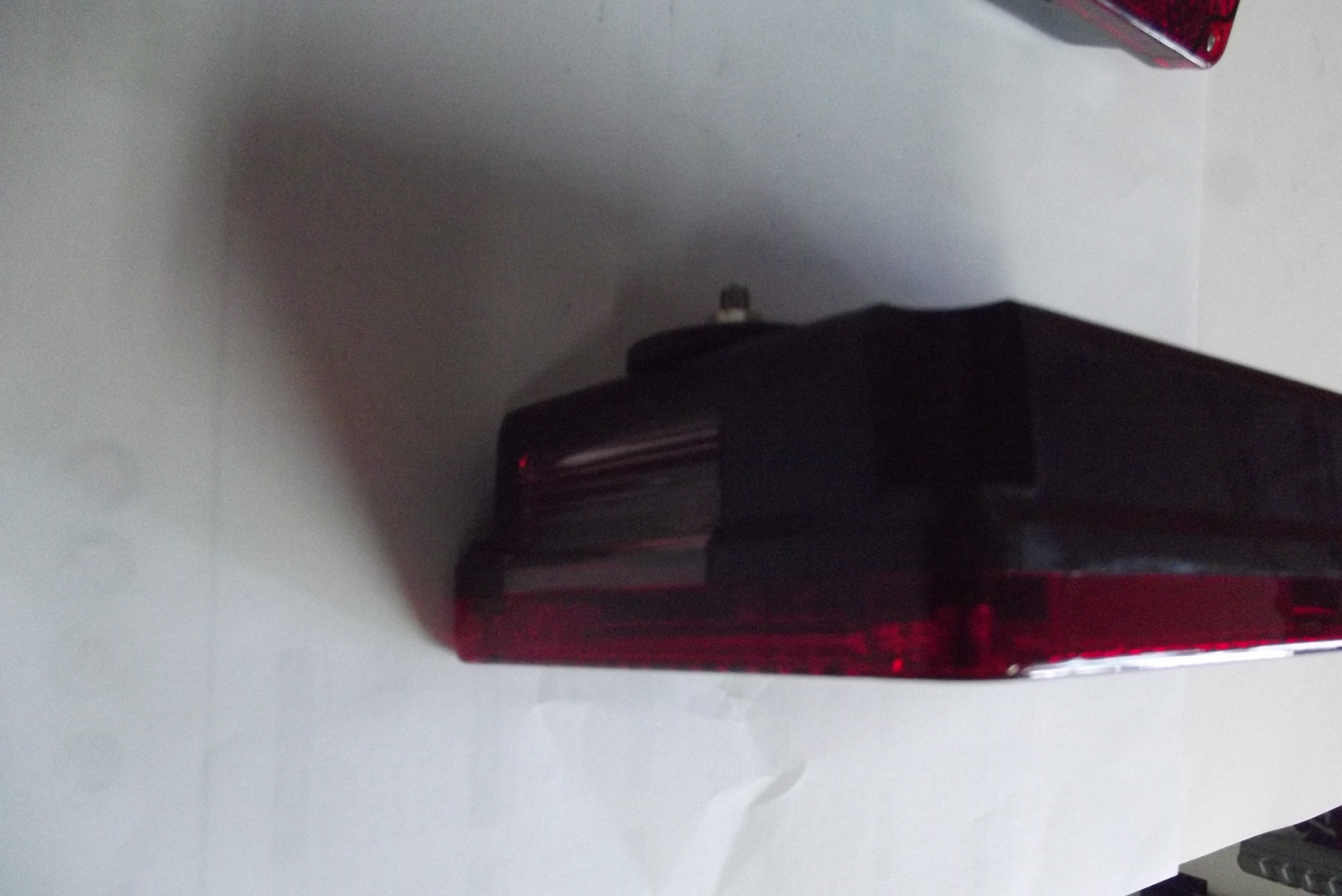 LAMPA TYLNA ZESPOLONA LEWA/PRAWA (PODŚW. TABLICY) Z TRÓJKĄTEM, 12/24V, — zdjęcie 2