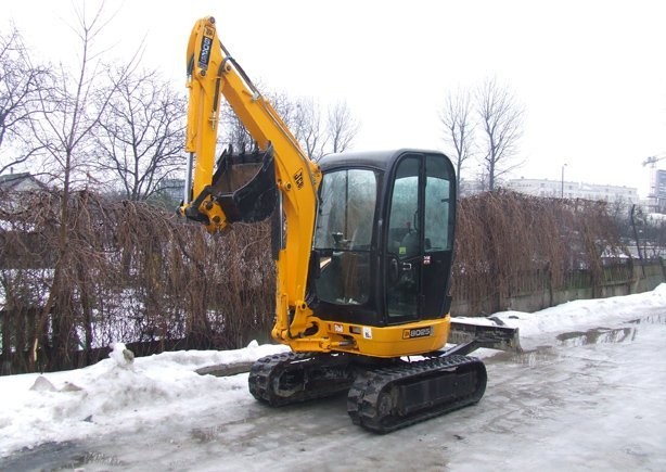 JCB 8025 ZTS z roku 2007 -mini koparka — zdjęcie 1