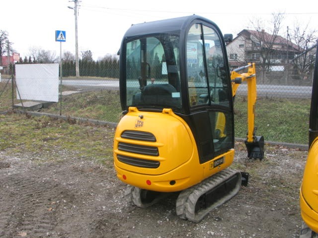 JCB 8014 z 2011 roku — zdjęcie 3