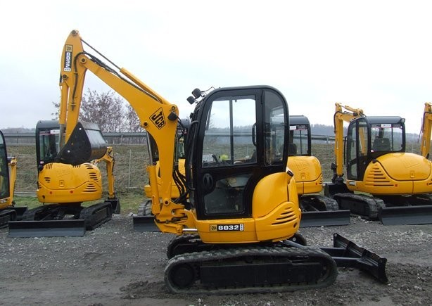 Minikoparka JCB 8032 ZTS z roku 2006 — zdjęcie 3
