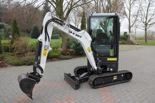 Bobcat E20 - Minikoparka — zdjęcie 1