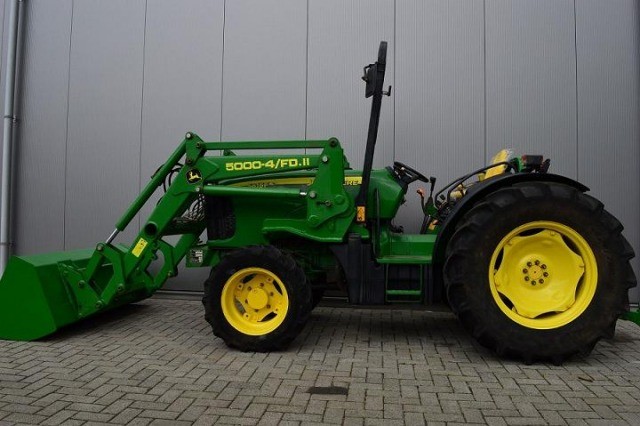 John Deere 5615F — zdjęcie 2