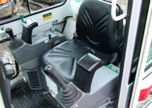 Minikoparka gąsienicowa Takeuchi TB016 z roku 2007 — zdjęcie 4