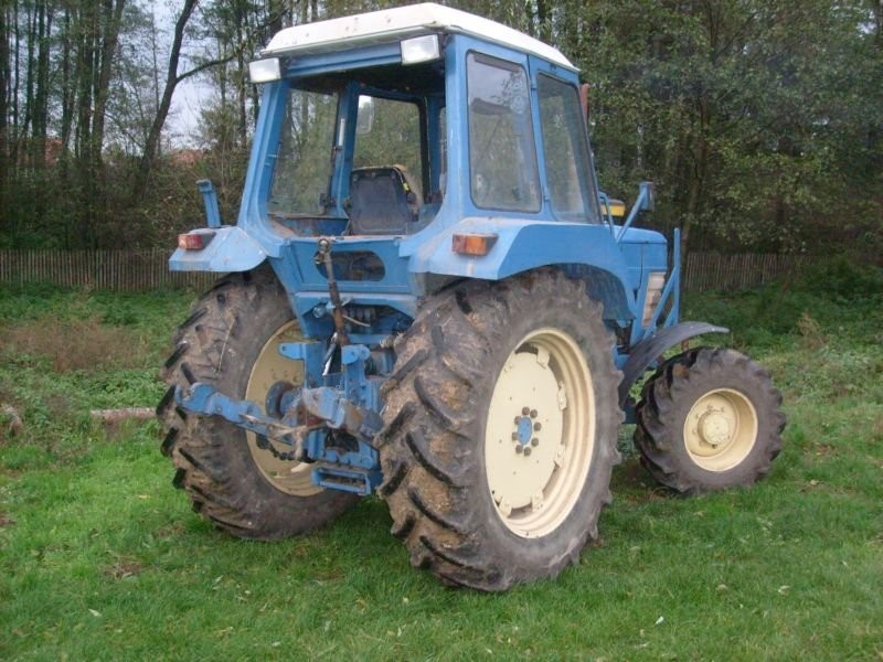 ciągnik ford 4x4 — zdjęcie 2